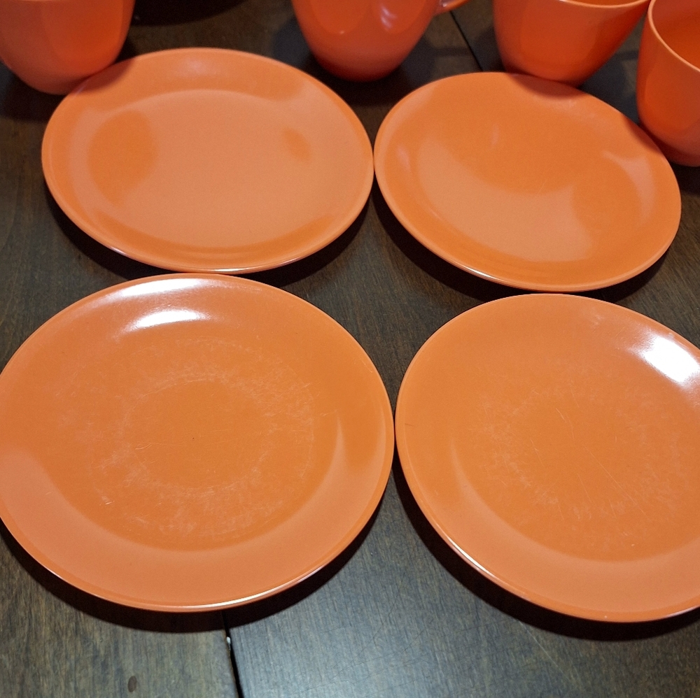 19 Peice Vintage Melmac Melamine Dinner Ware Saucers Cups Bowls Platterl ETC. - Picture 5 of 6